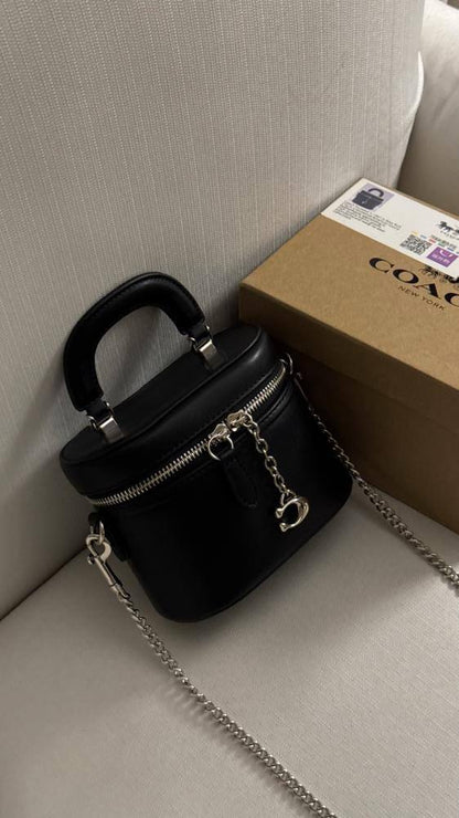 Bags

95 dhs✅

with box
🎁🎁🎁

Zain26
♥️♥️♥️