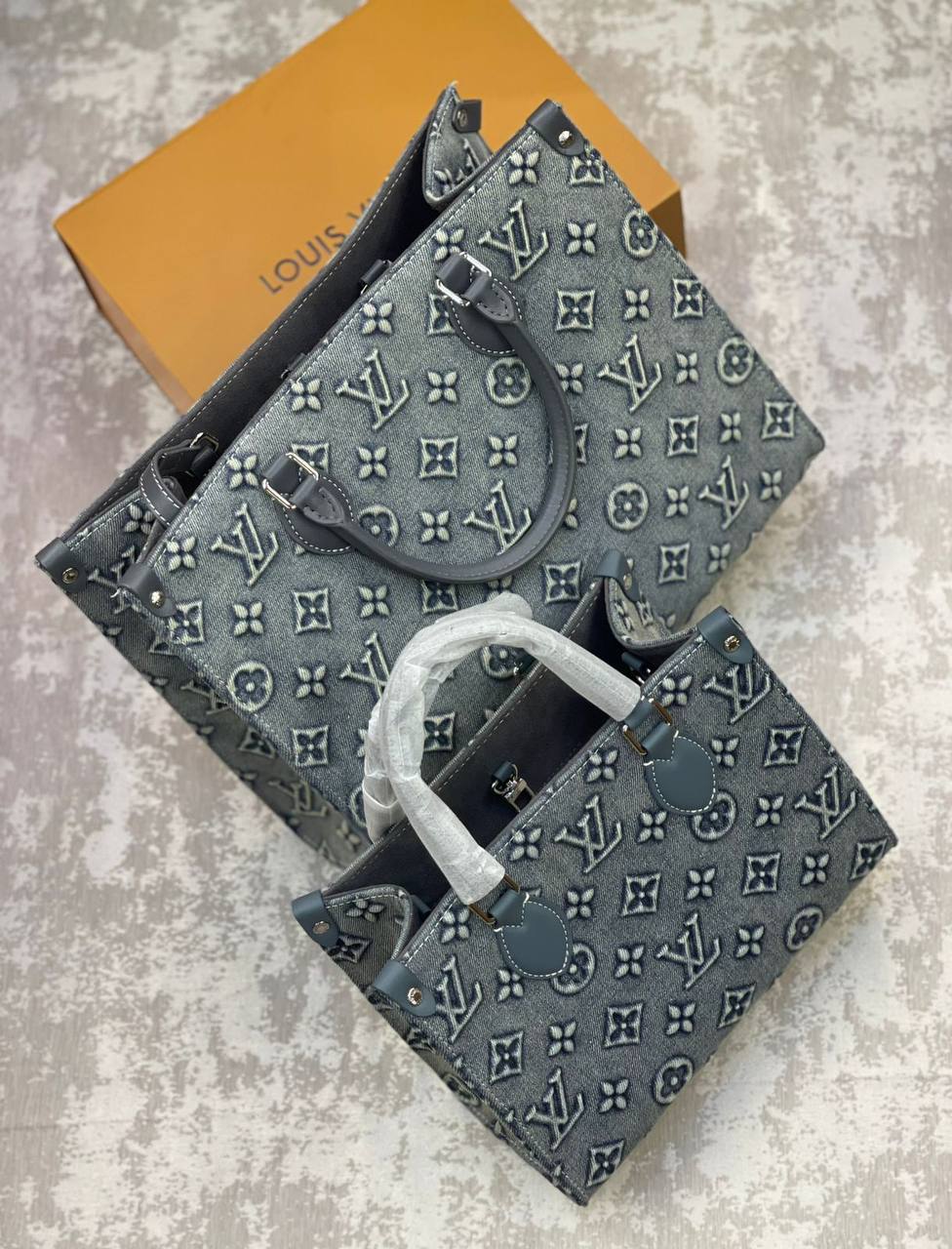 LV Copy1
Medium.    270 dhs✅ 
Big.             280 dhs✅

Zain175
♥️♥️♥️