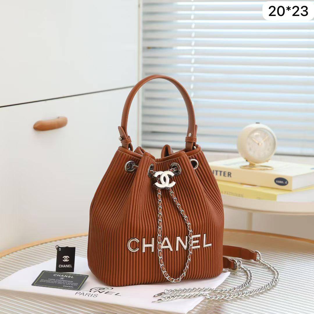 Chanel Bucket

First quality

Size : 20 * 23 cm
95 dhs🇦🇪🇦🇪🇦🇪

Zain115 
♥️♥️♥️