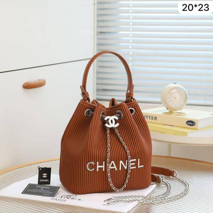 Chanel Bucket

First quality

Size : 20 * 23 cm
95 dhs🇦🇪🇦🇪🇦🇪

Zain115 
♥️♥️♥️