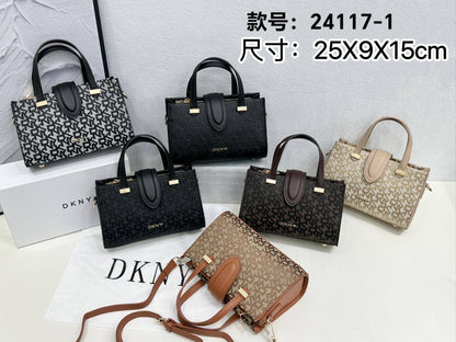 DKNY

95 dhs🗽
with box 
🎁🎁🎁

Zain253
♥️♥️♥️