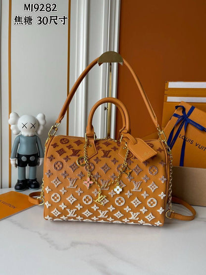 Lv Speedy 
Master🌺🌺
30cm  
310 dhs💓

Zain114
♥️♥️♥️
