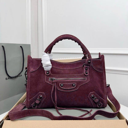 BALENCIAGA 
HIGH QUALITY
140 dhs✅

Zain39
♥️♥️♥️