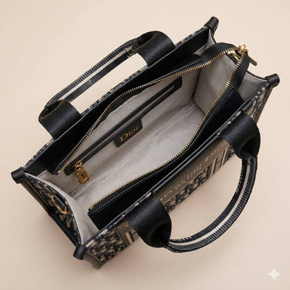 FENDI ғғ ᴄᴜʙᴇ ʙᴀɢ
ᴍᴀᴛᴛᴇ ʟᴇᴀᴛʜᴇʀ ᴍᴀᴛᴇʀɪᴀʟ
ᴄᴀɴᴠᴀs ᴍᴀᴛᴇʀɪᴀʟ
ɢᴏʟᴅ ʜᴀʀᴅᴡᴀʀᴇ
ᴡɪᴛʜ ʟᴏɴɢ sᴛʀᴀᴘ
sɪᴢᴇ : 27 cm

90 dhs✅

Zain31
♥️♥️♥️