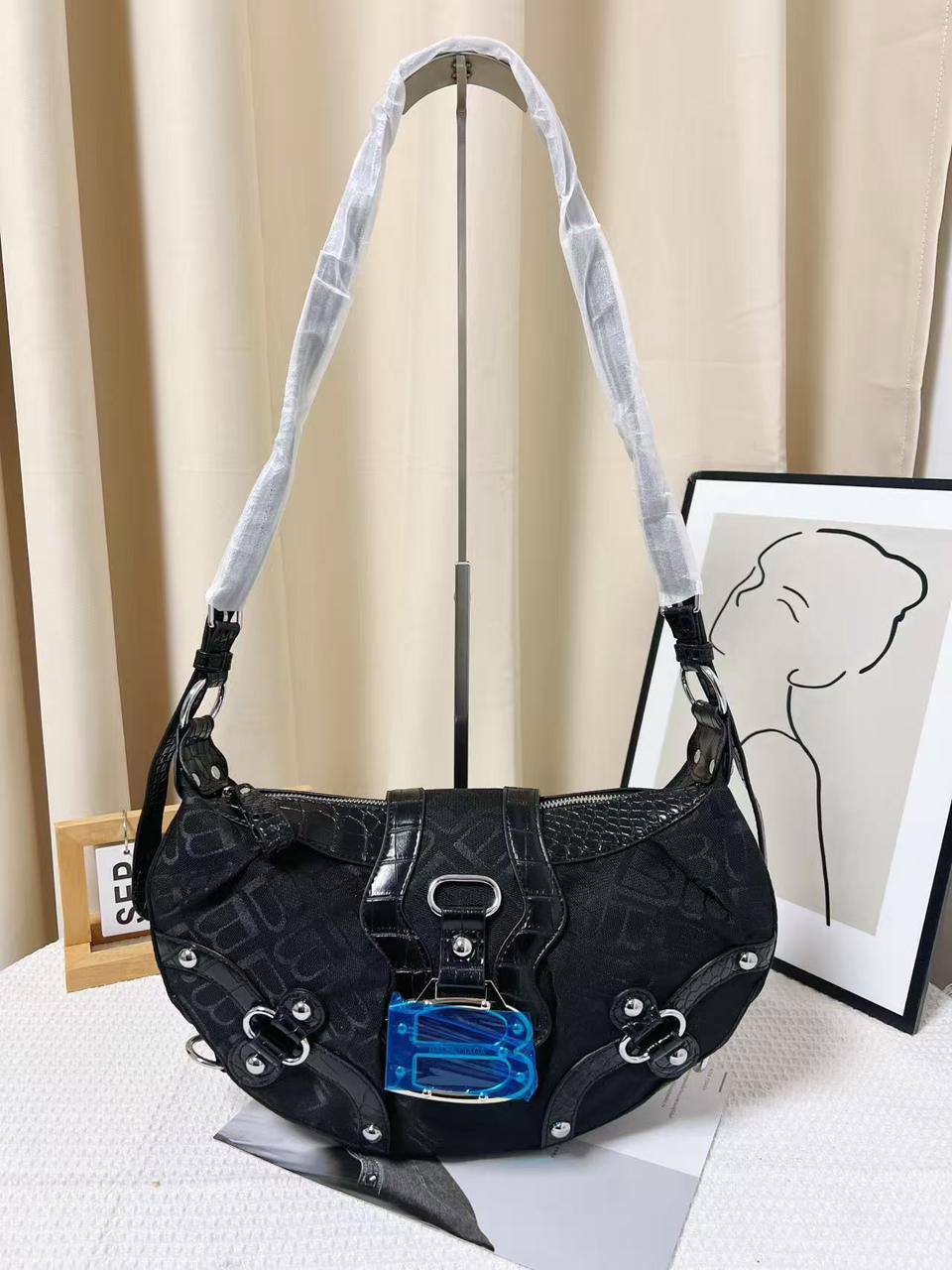 Balenciaga
32*23*7 cm
85 dhs🪙🌨️

Zain17
♥️♥️♥️