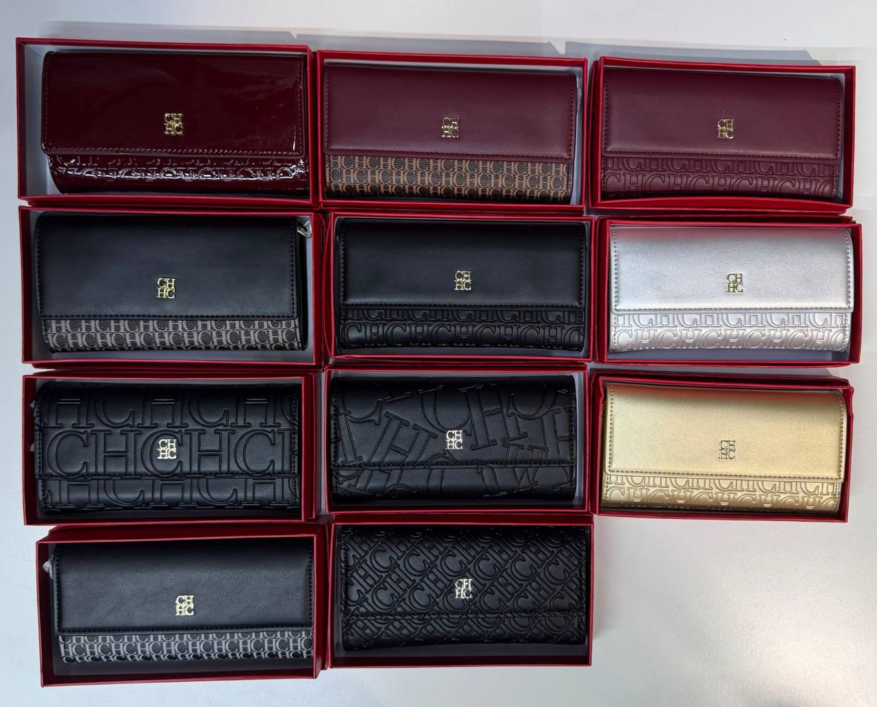 Bags
85 dhs✅
with box
size 19×3×10cm

Zain42
♥️♥️♥️