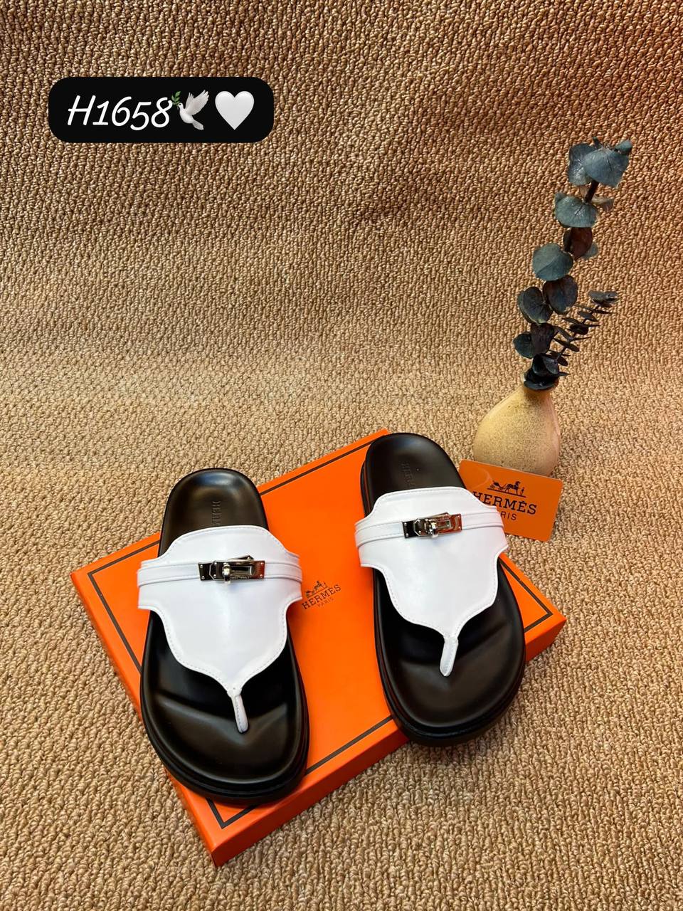 Hermes
Empore sandals
Size 36 to 41

95 dhs💓

Zain236
♥️♥️♥️