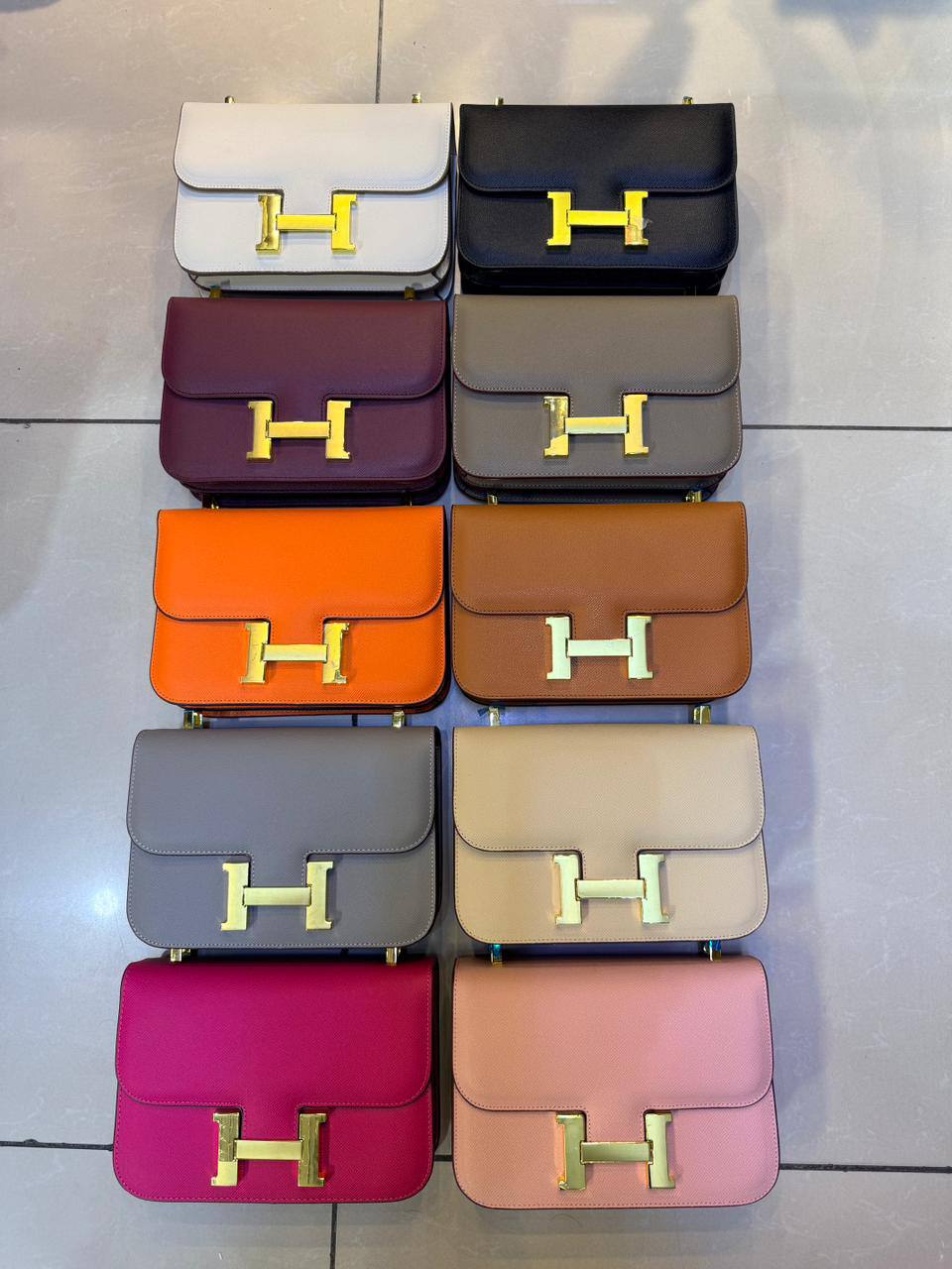 Hermes
good quality, comes 

with box, 
🎁🎁🎁

size... 23* 16 cm 

105 dhs🌺

Zain12
♥️♥️♥️