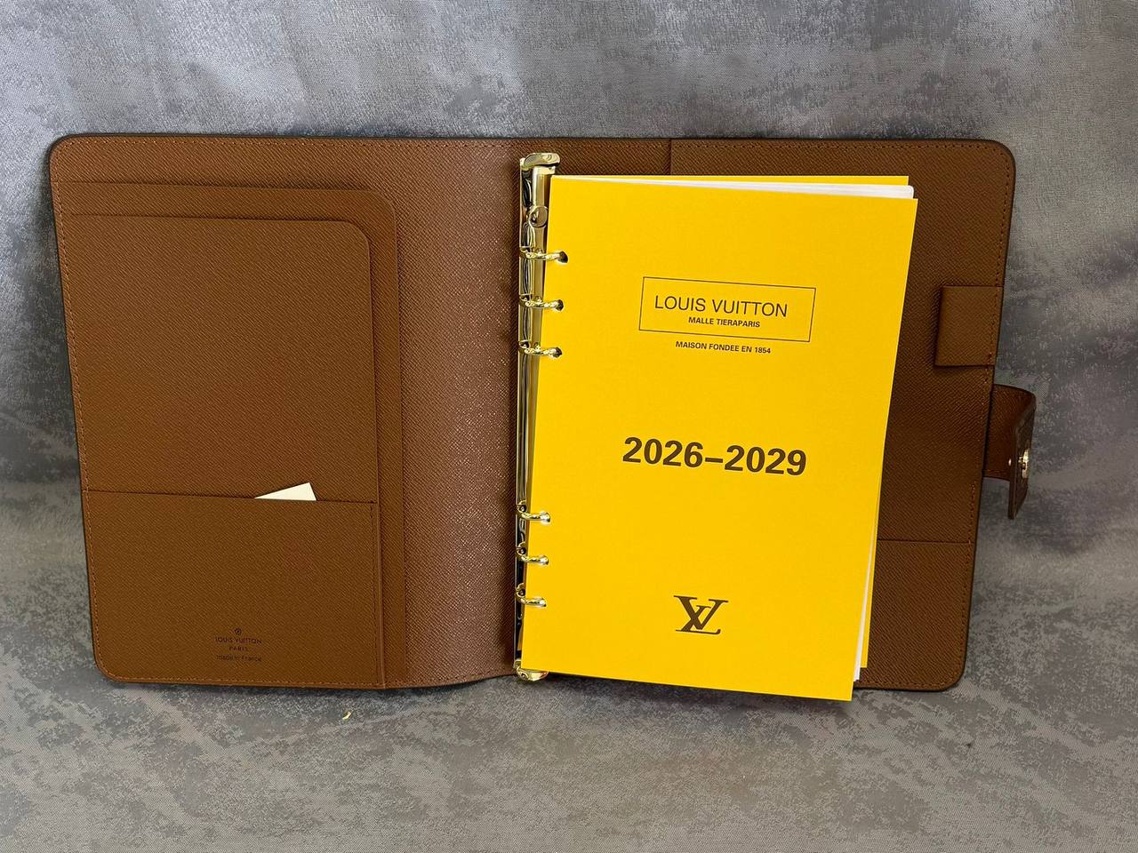 LV
Agenda 
350 dhs💓

Zain179
♥️♥️♥️