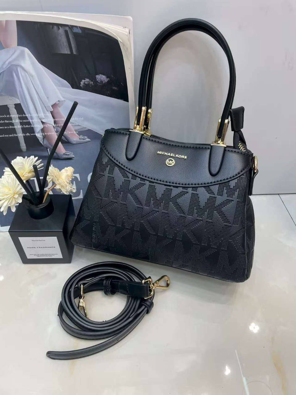 mk 

good quality 
110 dhs🇦🇪🇦🇪

Zain215
♥️♥️♥️