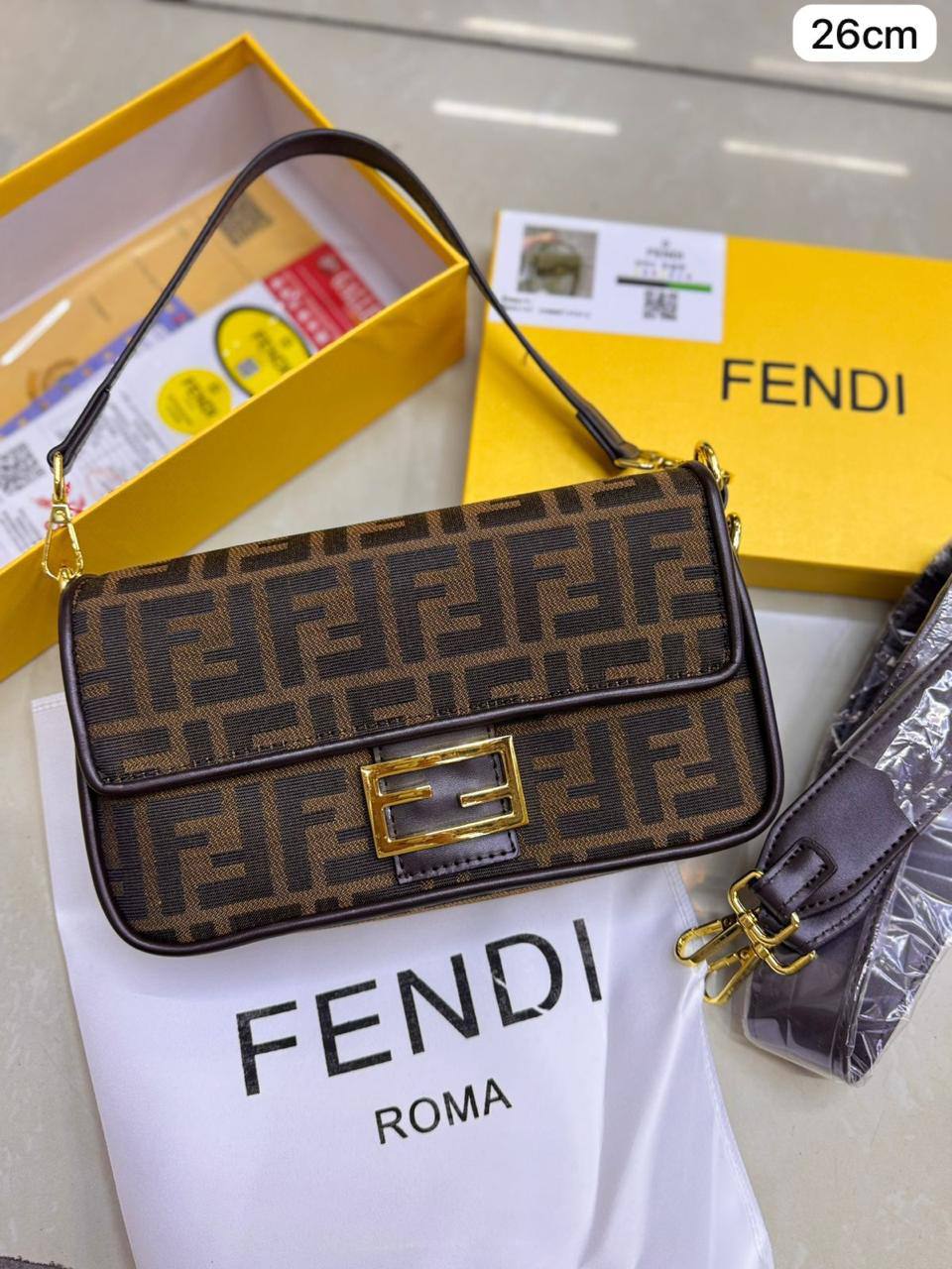 Fendi Baguette

First quality +box🎁 

Size : 26 *15 cm
95 dhs🇦🇪🇦🇪

 with box 🎁

Zain115
♥️♥️♥️