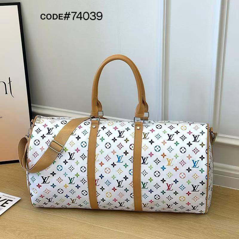 LV / GUCCI
TRAVELLING BAG
ᴄᴀɴᴠᴀss ᴍᴀᴛᴇʀɪᴀʟ
sɪᴢᴇ : 55 cm

70 dhs❣️

Zain31
♥️♥️♥️