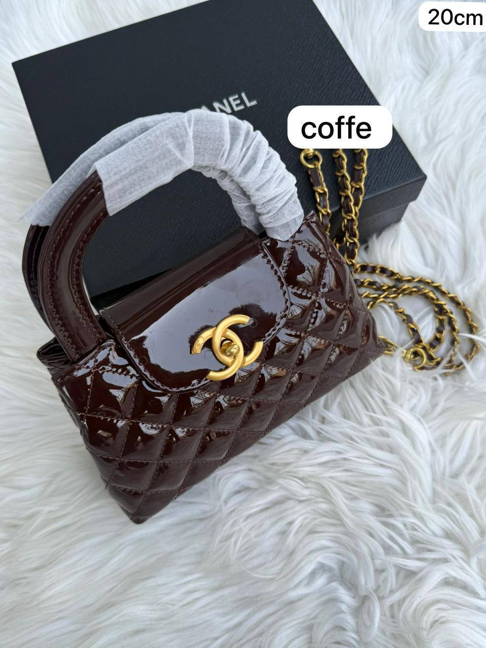 🎉 Discount 💓 Chanel kelly
1️⃣ First quality +🎁
Size :  23 ~ 20 * 12.5 cm
80 dhs🪙🌺
with box🎁

Limit Stock

Zain115
♥️♥️♥️