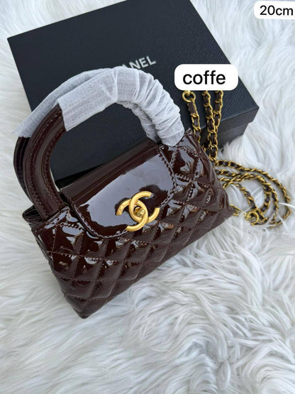 🎉 Discount 💓 Chanel kelly
1️⃣ First quality +🎁
Size :  23 ~ 20 * 12.5 cm
80 dhs🪙🌺
with box🎁

Limit Stock

Zain115
♥️♥️♥️