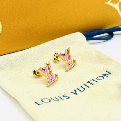 New arrival branded stainless steel with 18k gold plated Small earrings 
20 dhs🪙🌨️
30 dhs🪙🌨️
with branded box and paperbag 
*non tarnish 
*friendly for skin

Zain243
♥️♥️♥️