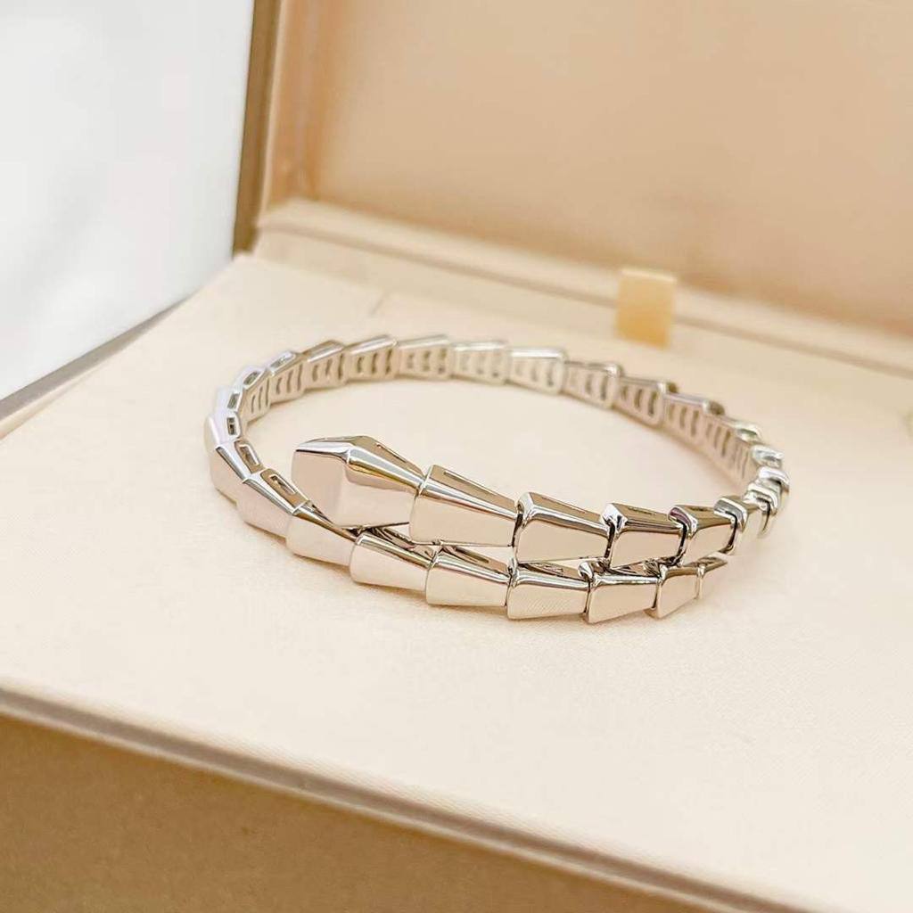 BVLGARI BANGLE 
85 dhs🪙🌨️

Zain89
♥️♥️♥️