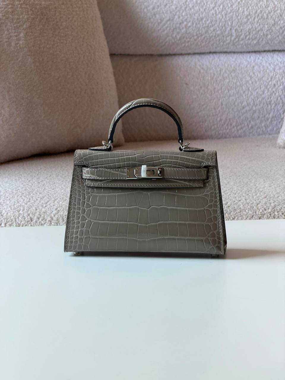 Hermes kelly croc 19cm💕master quality😍with box❤️
520 dhs💓

Zain52
♥️♥️♥️