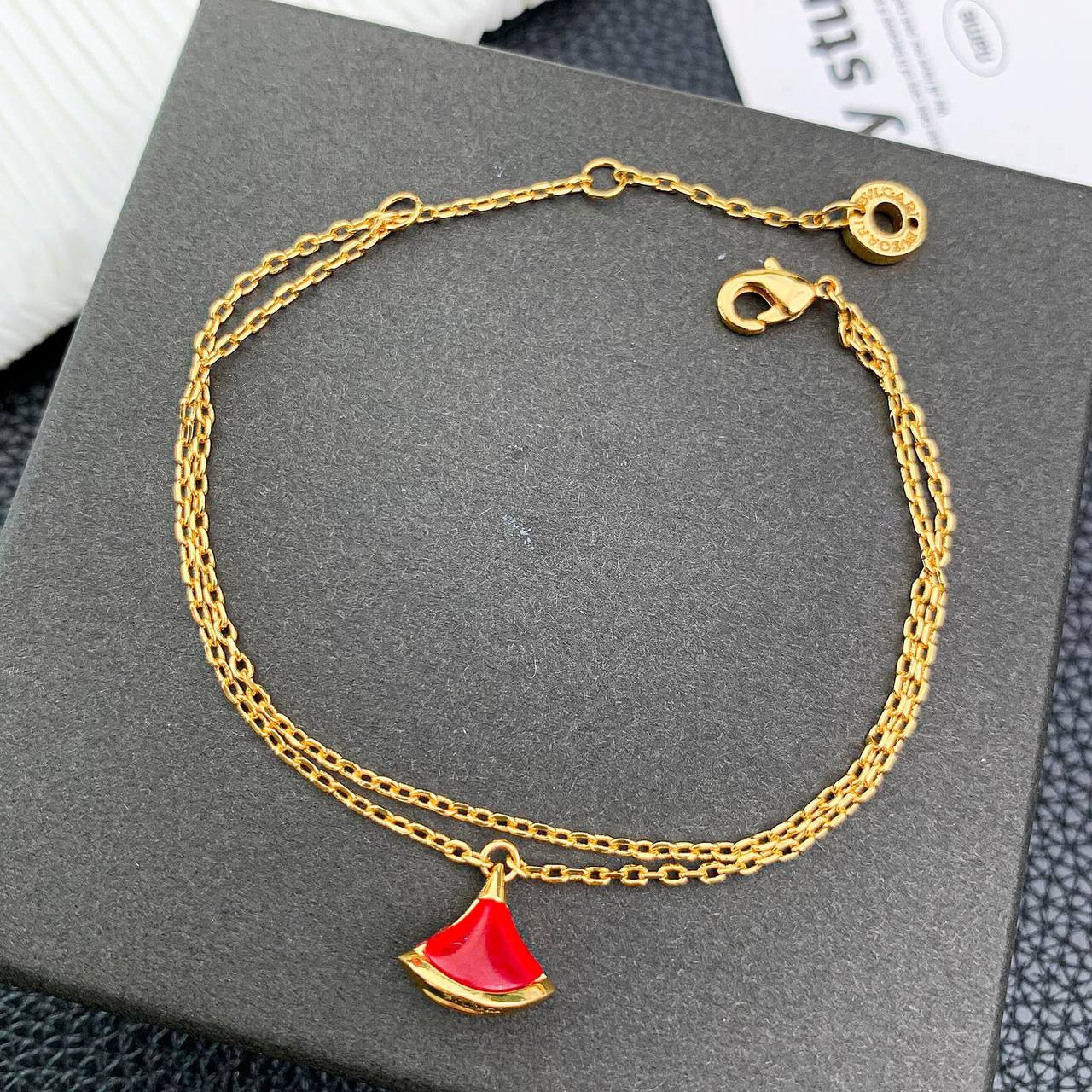 BVLGARI ❤️‍🔥*
Bracelet 🍁
Master quality 💯
With normal boxes 📦 
45 dhs🇦🇪
With master box 🗃️ 
85 dhs🇦🇪

Zain216
♥️♥️♥️