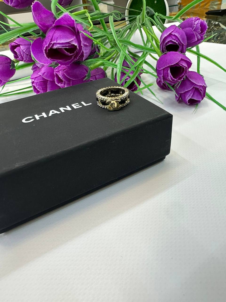 CHANEL ❤️‍🔥*
Ring 💍 
Available size 6,7,8,9
Master quality 💯
With normal boxes 🗃️ 
50 dhs✅
With master box 📦 
65 dhs✅

Zain216
♥️♥️♥️