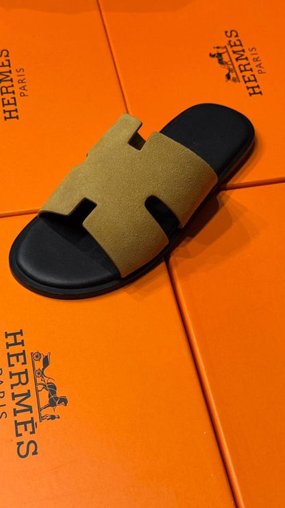 Hermes
size 40 TO 45 
110 dhs🇦🇪

Zain183
♥️♥️♥️