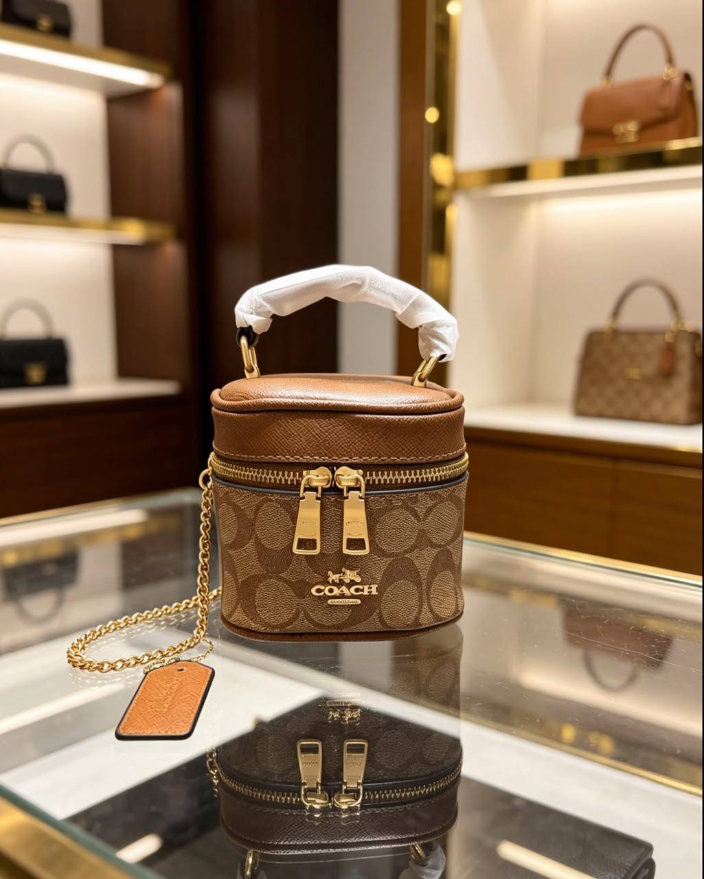 Coach 
85 dhs✅✅ 
with box

Zain07
♥️♥️♥️
