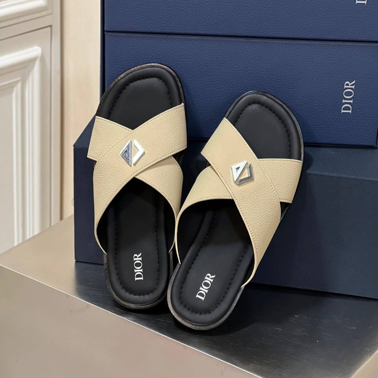 NEW CAME 
MEN DIOR SLIPPER 
105 dhs✅
SIZE -40 to 45

Zain40
♥️♥️♥️