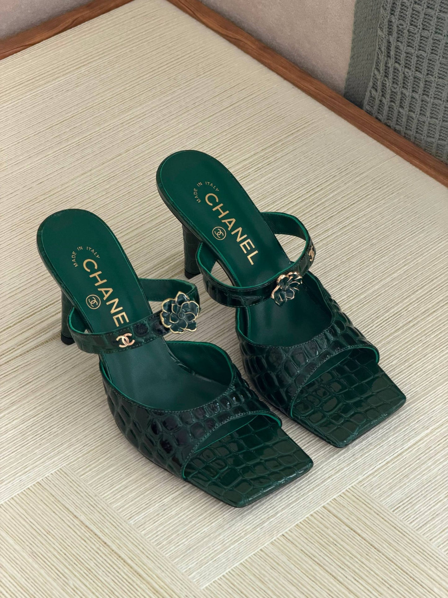 CHANEL
QUALITY:SUPER MASTER 😍💥
SIZE:36 TO 42😍🥰
450 dhs✅

Zain319
♥️♥️♥️