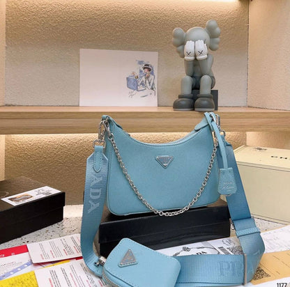 PRADA 
 GOOD QUALITY
 WITH BOX 
🎁🎁🎁

90 dhs✅

Zain39
❤️❤️❤️