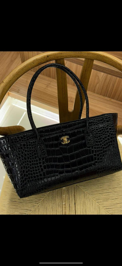 CHANEL ✨
Available original box 📦 
With full packing 🎀🎀
Super high quality 💥💥
For Price 👇 WhatsApp✅
0568585901 
0507557372
0552275751 Owner Zain 👌

Zain283
♥️♥️♥️