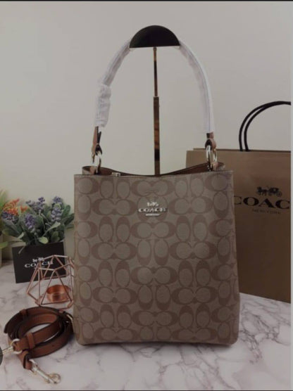 Coach
*21cm
95 dhs✅

*with box
🎁🎁🎁

Zain118
♥️♥️♥️