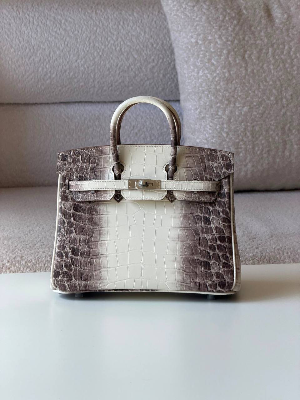 Hermes
 Birkin croc 25cm💕master quality😍with box❤️
980 dhs✅

Zain52
♥️♥️♥️