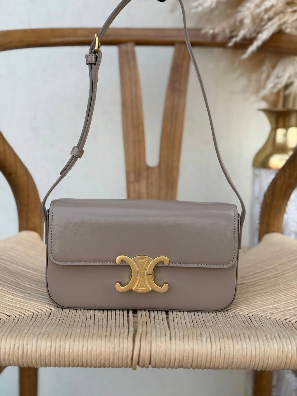CELINE
20cm
310 dhs🇦🇪
Top quality 
With box🎁

Zain167
♥️♥️♥️