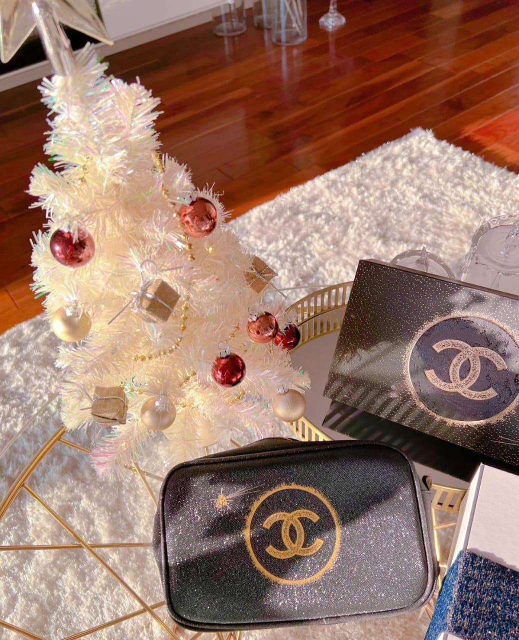 Chanel
90 dhs✅
SIZE：22cm

Zain07
♥️♥️♥️