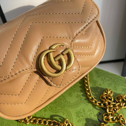 Gucci
18*11*6cm

With box
🎁🎁🎁

65 dhs🪙💕

Zain17
♥️♥️♥️