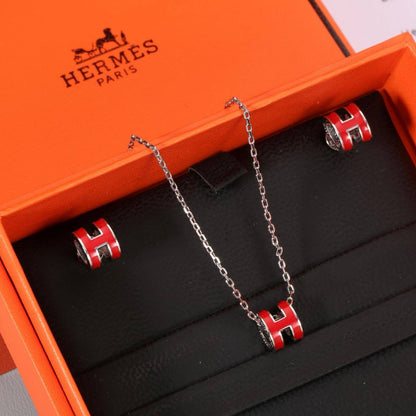 Hermes 
NECKLACE EARRINGS
SET MASTER✨💫
100 DHS🇦🇪🇦🇪
 WITH Small BOX AND PAPER BAG🛍️🎁

Zain89
♥️♥️♥️