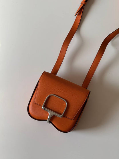 Hermes della 17cm💕master quality😍

with box❤️ 
🎁🎁🎁

240 dhs🪙🌨️

Zain51
♥️♥️♥️