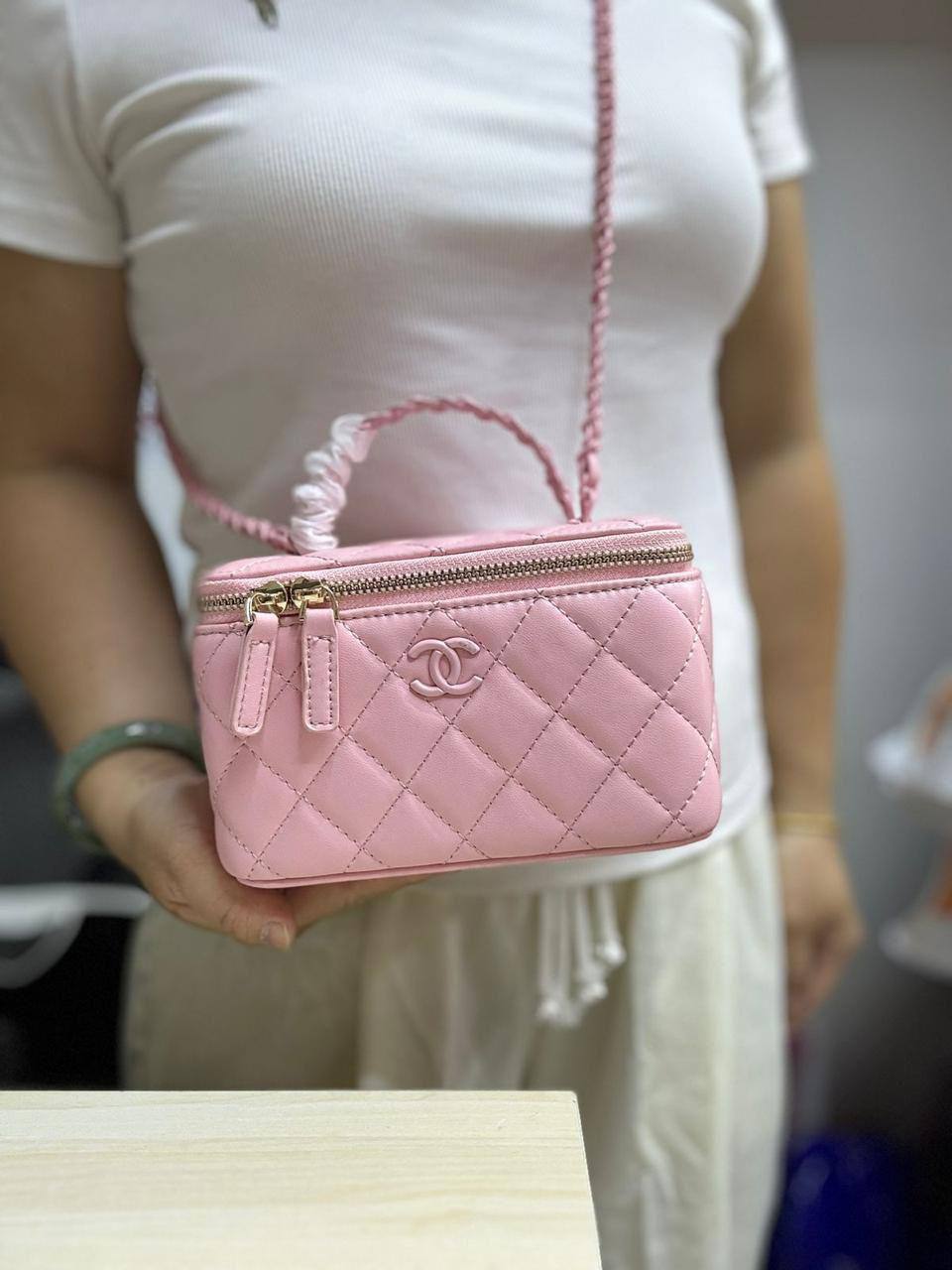 Chanel hot design

First quality +🎁

Size : 18  * 11 cm
95 dhs🇦🇪🇦🇪

 with box🎁

Zain115
♥️♥️♥️