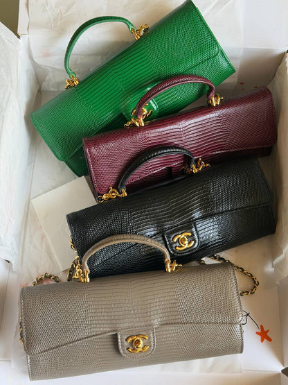 Chanel
 𝐂𝐥𝐮𝐭𝐜𝐡 𝐰𝐢𝐭𝐡 𝐓𝐨𝐩 𝐇𝐚𝐧𝐝𝐥𝐞 𝐢𝐧 𝐥𝐢𝐳𝐚𝐫𝐝-𝐞𝐦𝐛𝐨𝐬𝐬𝐞𝐝 𝐜𝐚𝐥𝐟𝐬𝐤𝐢𝐧 
1150 dhs💛

ETAG4
♥️♥️♥️