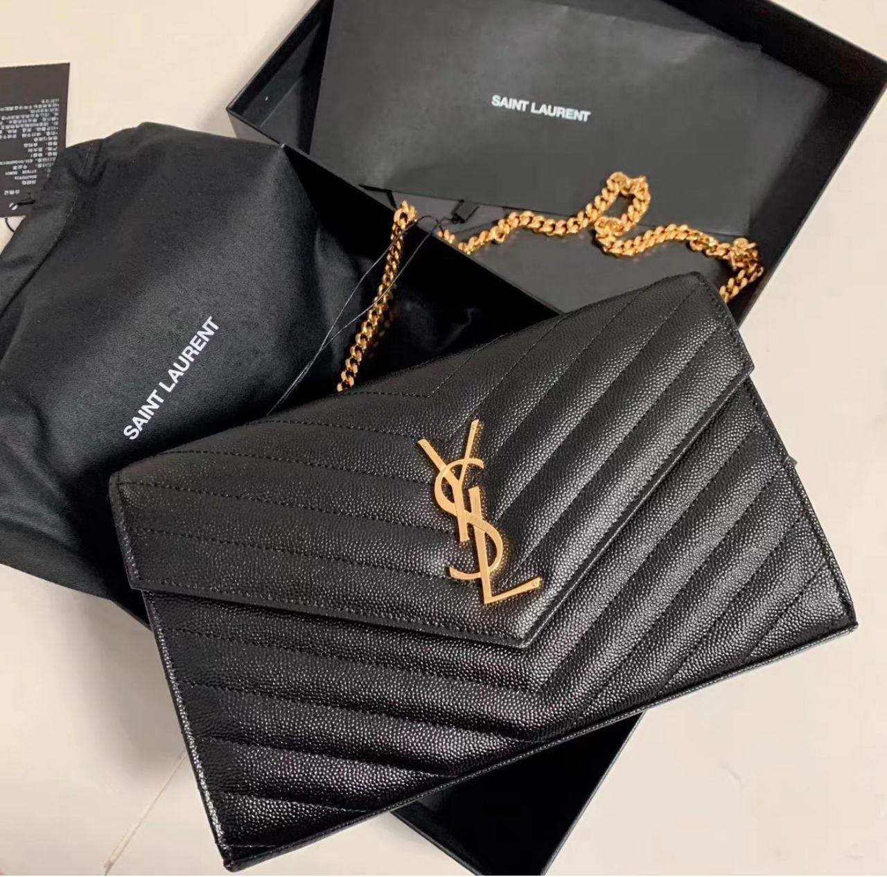 YSL

85 dhs🇦🇪

SIZE：18cm

With the box
🎁🎁🎁

Zain35
♥️♥️♥️