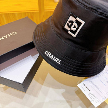 HAT
With box 
🎁🎁🎁

45 dhs🪙🌨️

Zain17
♥️♥️♥️