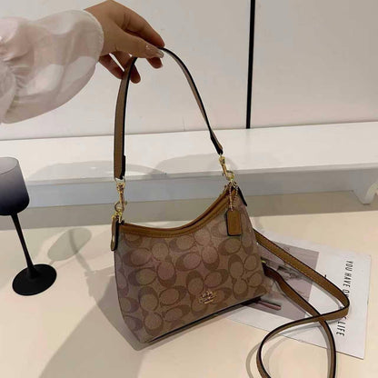 Coach
20*16*8 cm
65 dhs❤️

Zain17
♥️♥️♥️