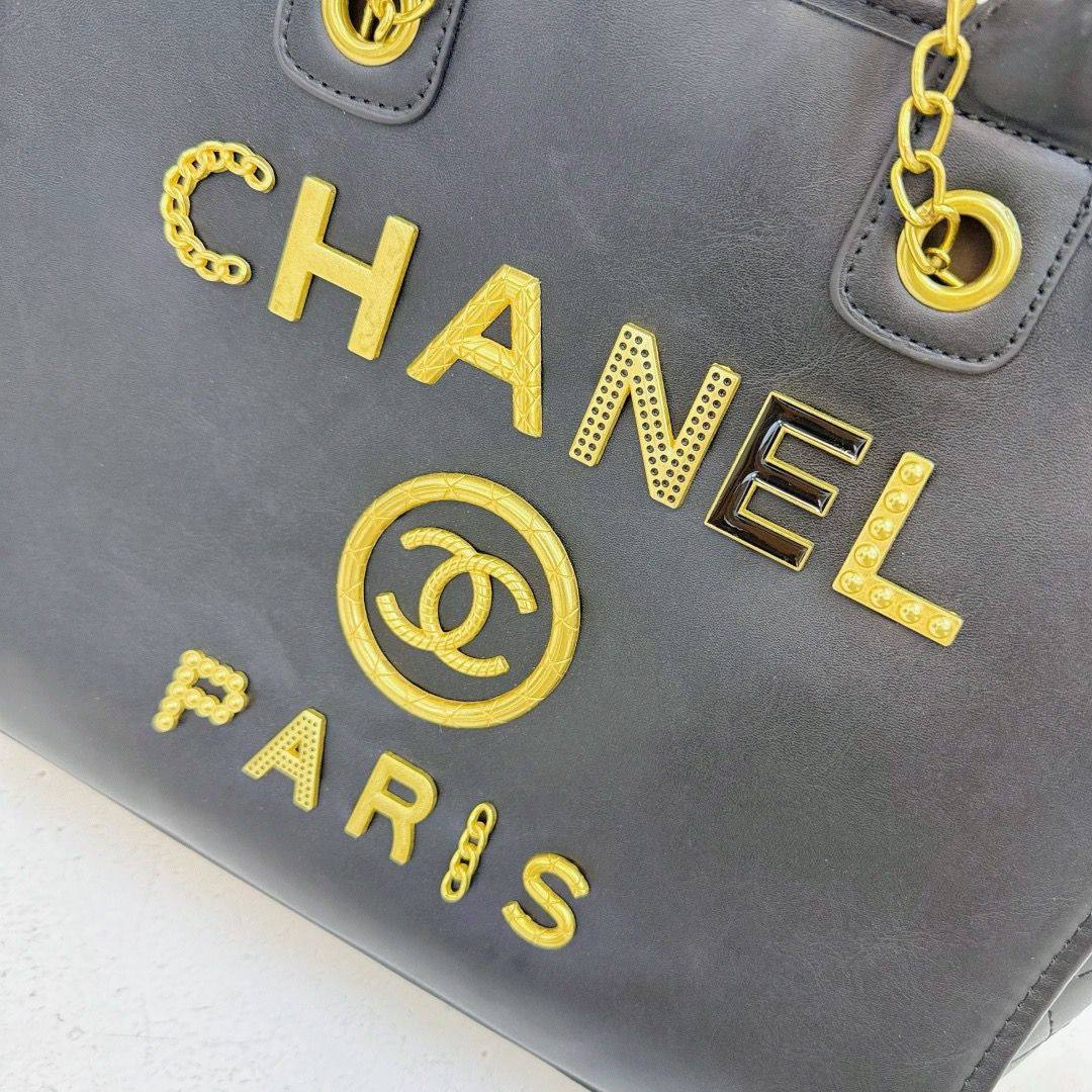CHANEL ᴅᴇᴀᴜᴠɪʟʟᴇ ᴛᴏᴛᴇ
ɢᴏʟᴅ ʜᴀʀᴅᴡᴀʀᴇ ʟᴏɢᴏ
ᴄᴀʟғsᴋɪɴ ʟᴇᴀᴛʜᴇʀ ᴍᴀᴛᴇʀɪᴀʟ
sɪᴢᴇ: 33.5 cm

80 dhs💓

Zain31
♥️♥️♥️