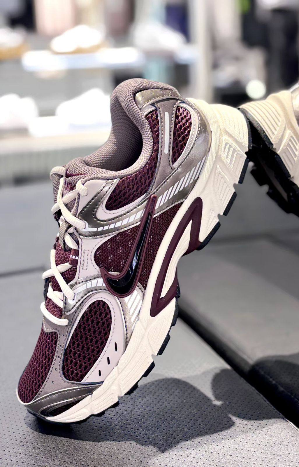 Nike V5 RNR,
size 36 to 45, 
230 dhs🗽

Zain196
♥️♥️♥️