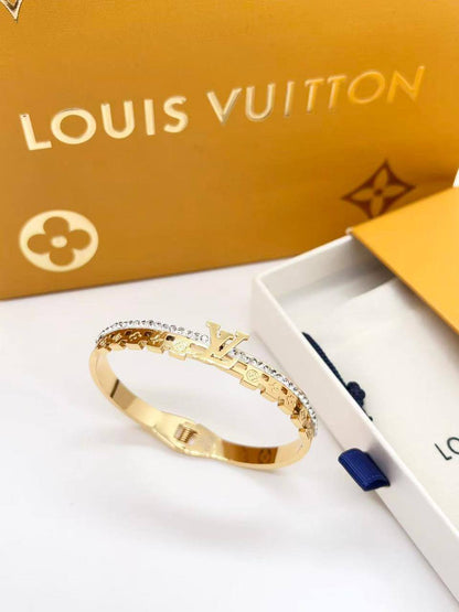Bangles

20 dhs💚

normal box🎁

Zain216
♥️♥️♥️