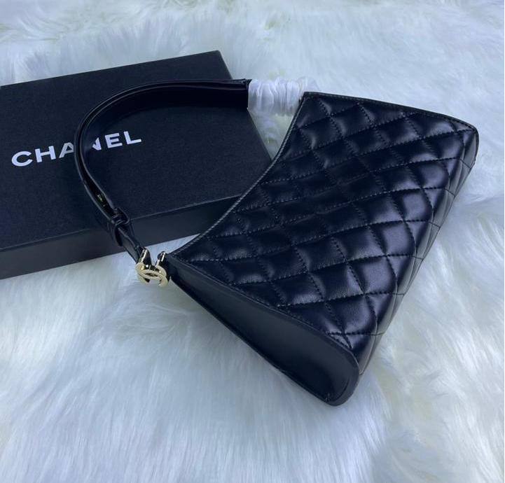 Chanel
95 dhs✅ 

with box
🎁🎁🎁

Zain72
♥️♥️♥️