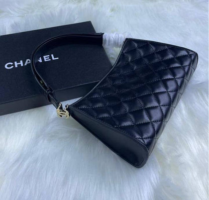 Chanel
95 dhs✅ 

with box
🎁🎁🎁

Zain72
♥️♥️♥️
