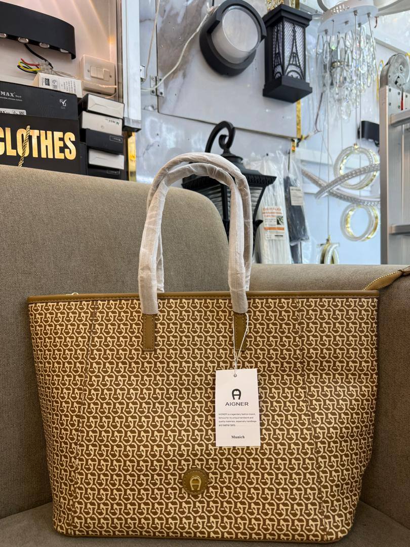 Aigner
80 dhs💓
high quality 42cm

Zain26
♥️♥️♥️