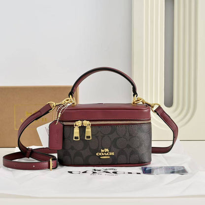 Coach
Coach
95 dhs🇦🇪🇦🇪
with box
size 19×6×11cm

Zain42
♥️♥️♥️