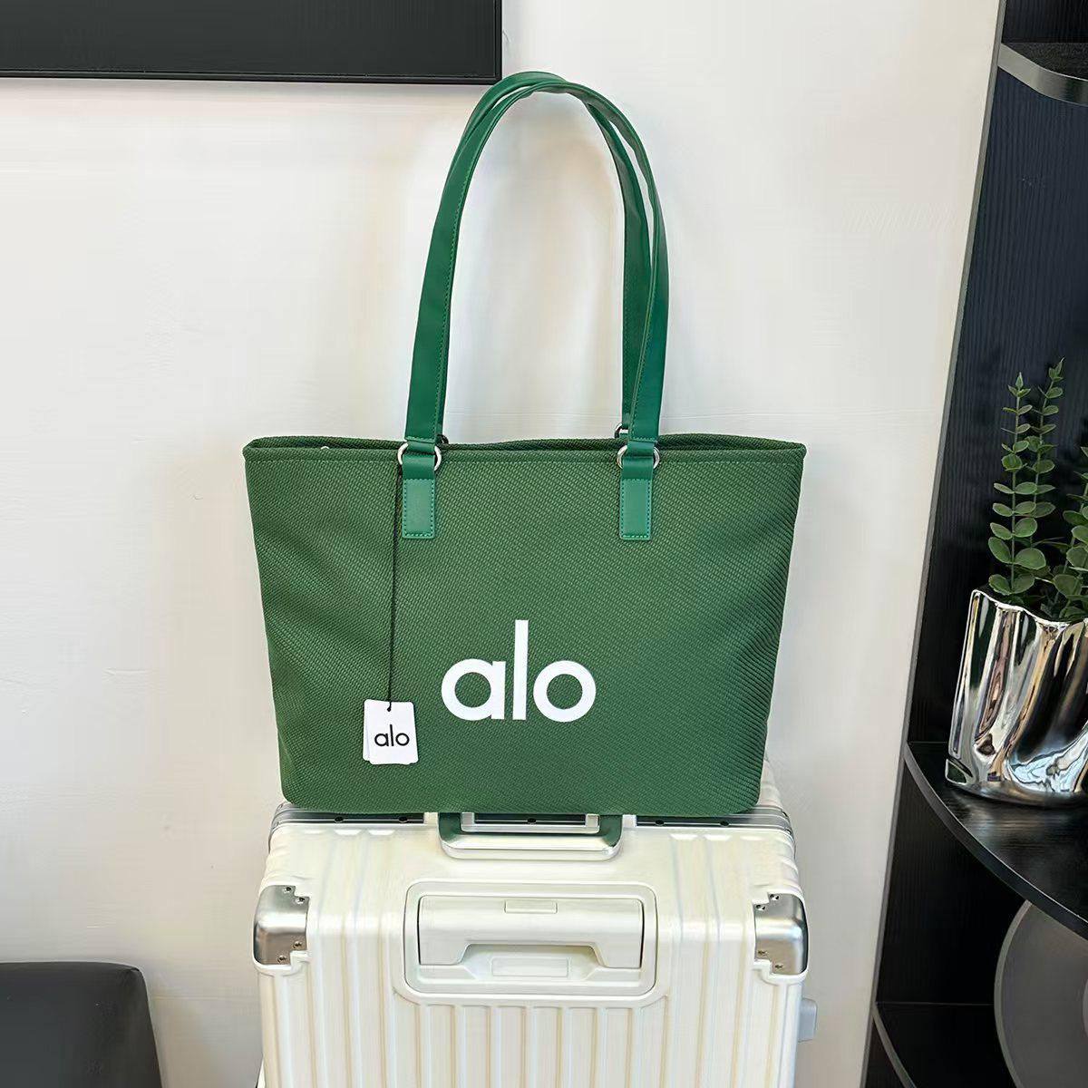 ALO 
new design coming 
65 dhs🪙💚

Zain253
♥️♥️♥️
