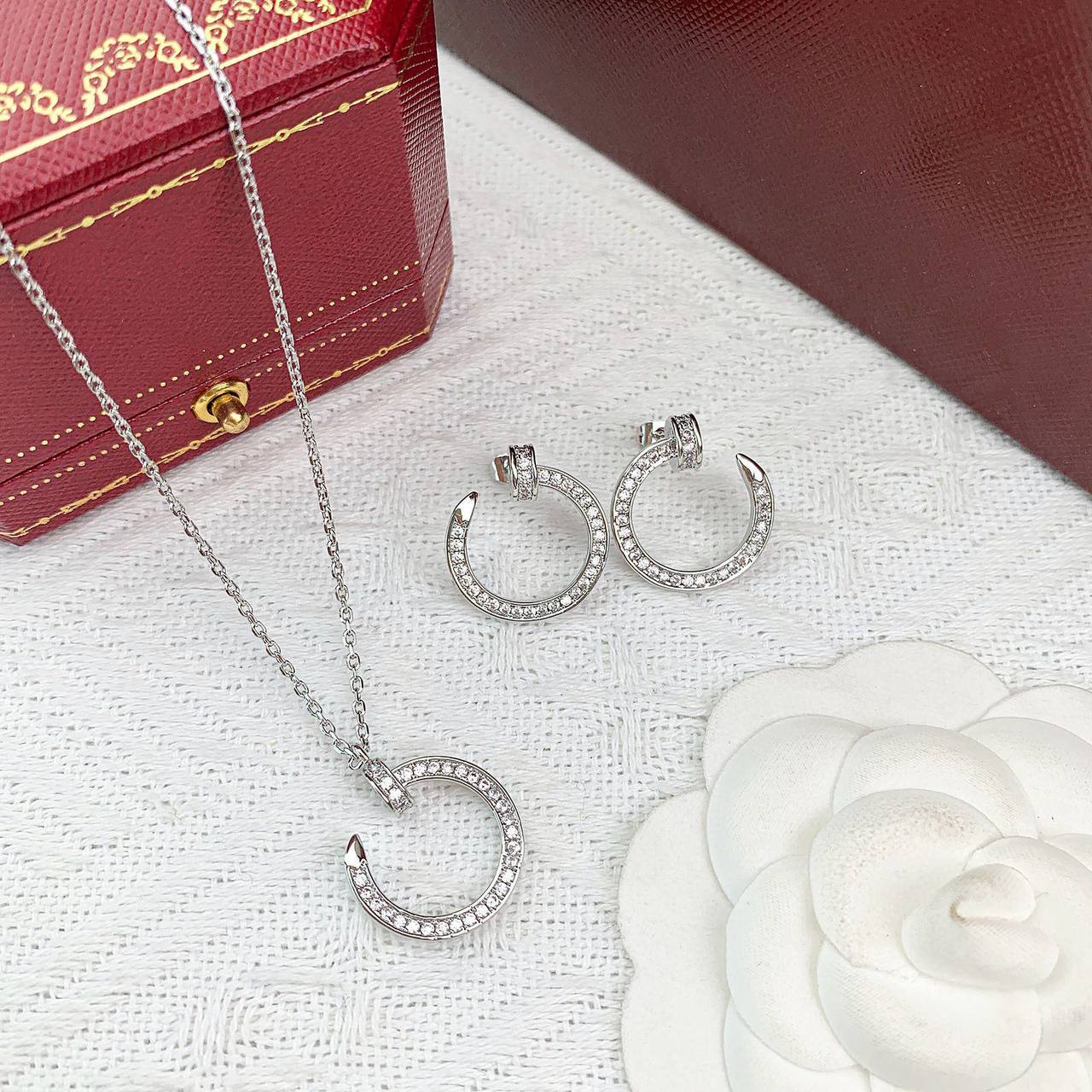 CARTIER SET

MASTER QUALITY

100 DHS 💫✨

WITH BOX AND PAPER BAG🛍️🎁

Zain89
♥️♥️♥️